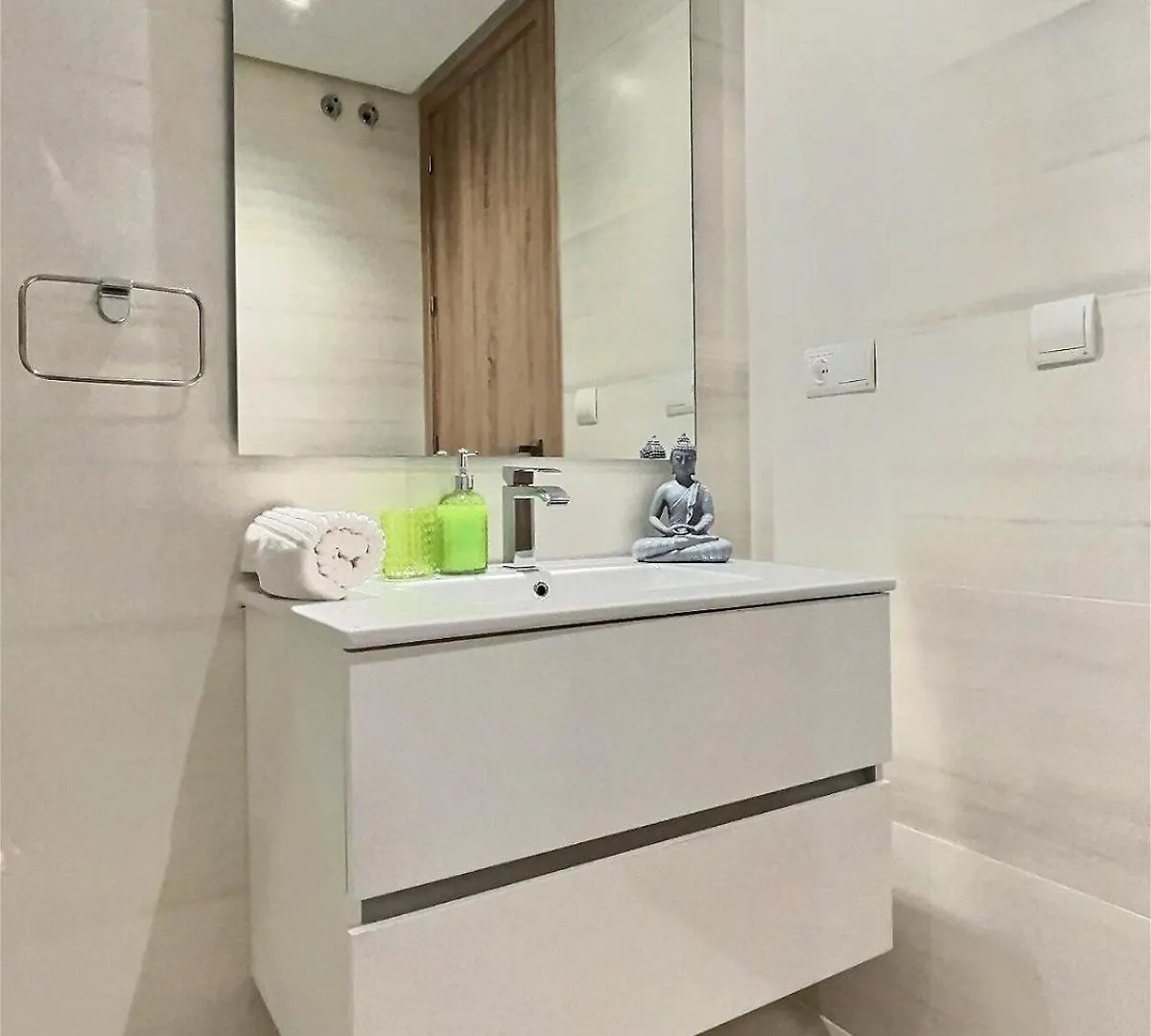 Experience Unrivalled Luxury At Emerald Greens Your Exclusive Retreat In The Heart Of San Roque Club Resort アルカイデサ