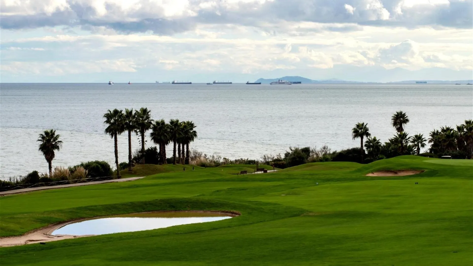 Experience Unrivalled Luxury At Emerald Greens Your Exclusive Retreat In The Heart Of San Roque Club Resort アルカイデサ