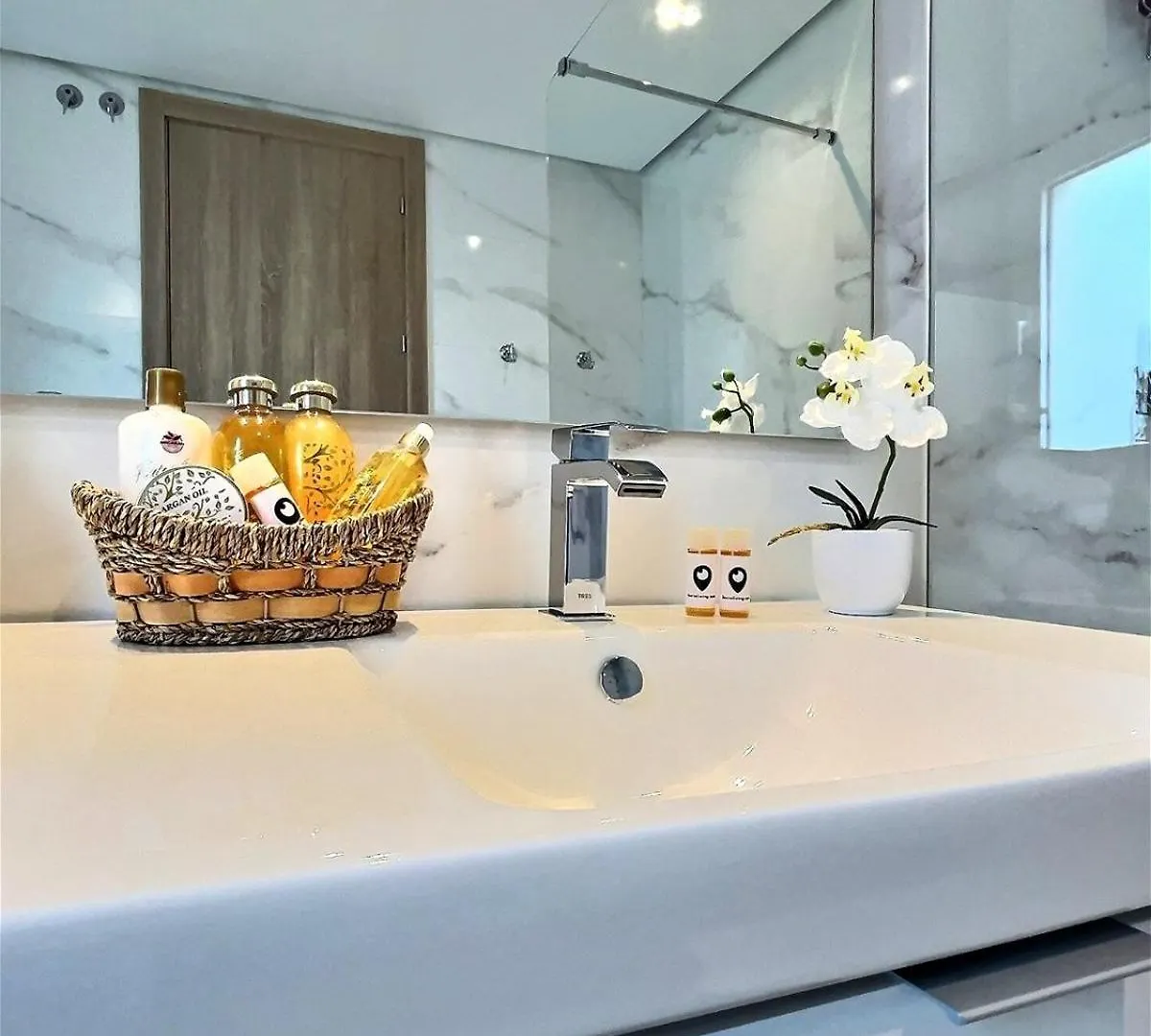 アパート Experience Unrivalled Luxury At Emerald Greens Your Exclusive Retreat In The Heart Of San Roque Club Resort アルカイデサ